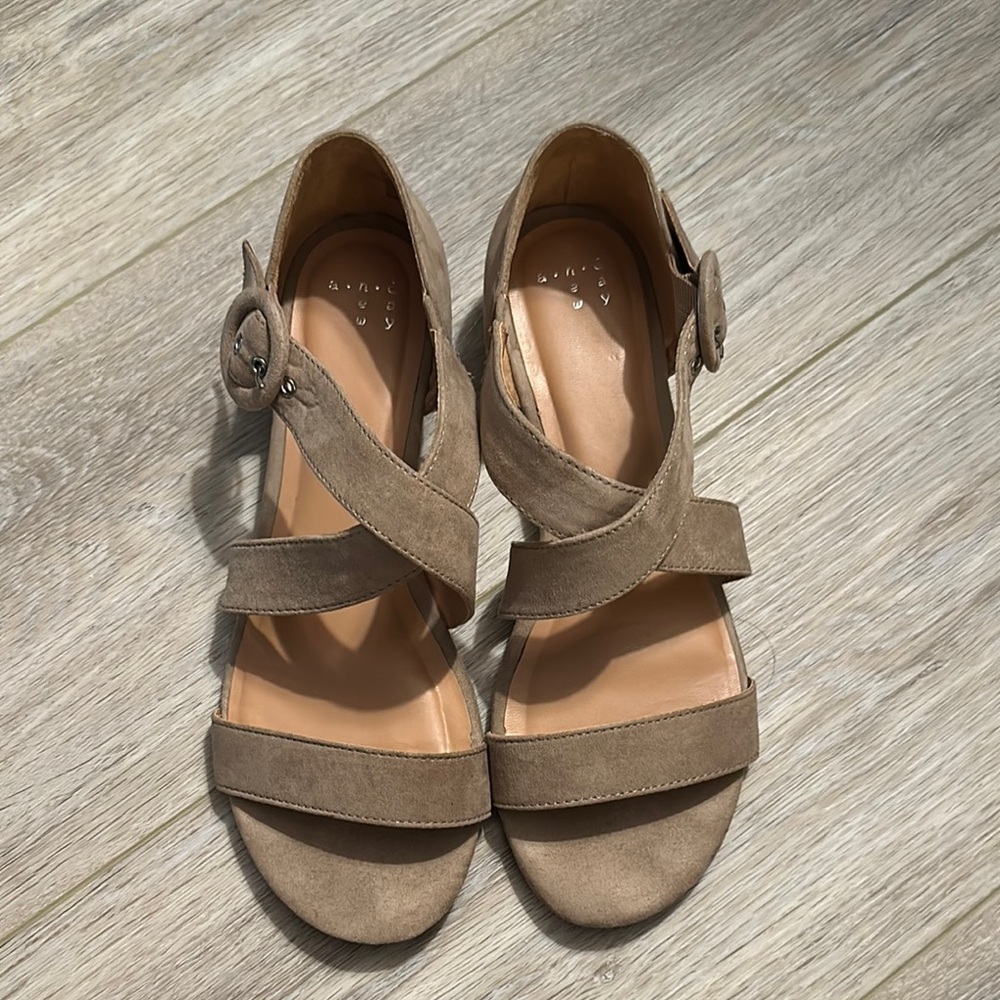 Women's Tan Suede Sandals